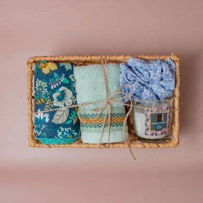 gift box white fabric a la table